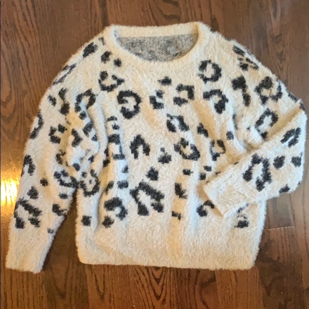 Super soft / comfy grey and black sweater